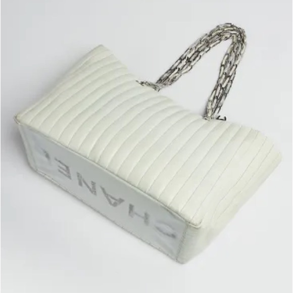 AuthenticCHANEL
Light Green Quilted Lambskin Leather Mademoiselle Giant Tote Bag - Picture 3 of 14